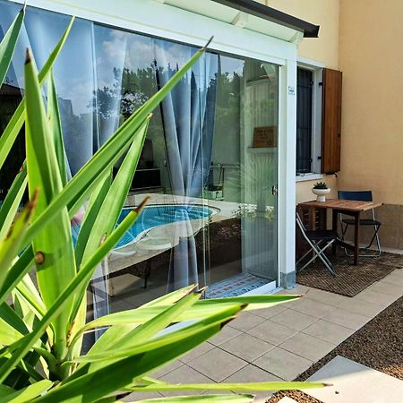 Picnic Room And Pool Кастельнуово-дель-Гарда Екстер'єр фото