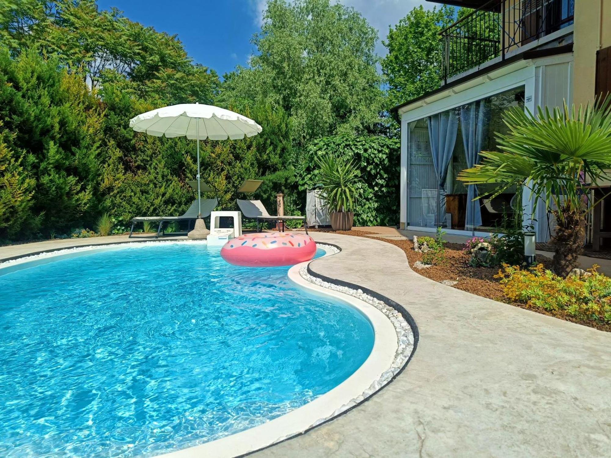 Picnic Room And Pool Кастельнуово-дель-Гарда Екстер'єр фото